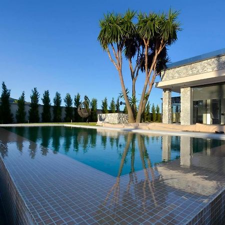 Villa Flamingo - 4 Bedrooms - Private Pool - Next To Renowned Issos Beach & Lake Korission Línia Exteriör bild