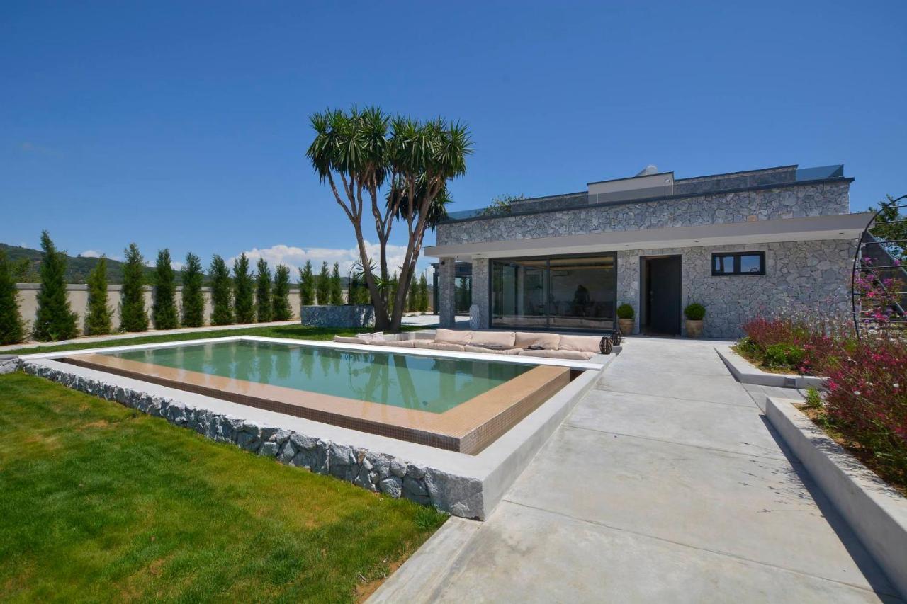 Villa Flamingo - 4 Bedrooms - Private Pool - Next To Renowned Issos Beach & Lake Korission Línia Exteriör bild