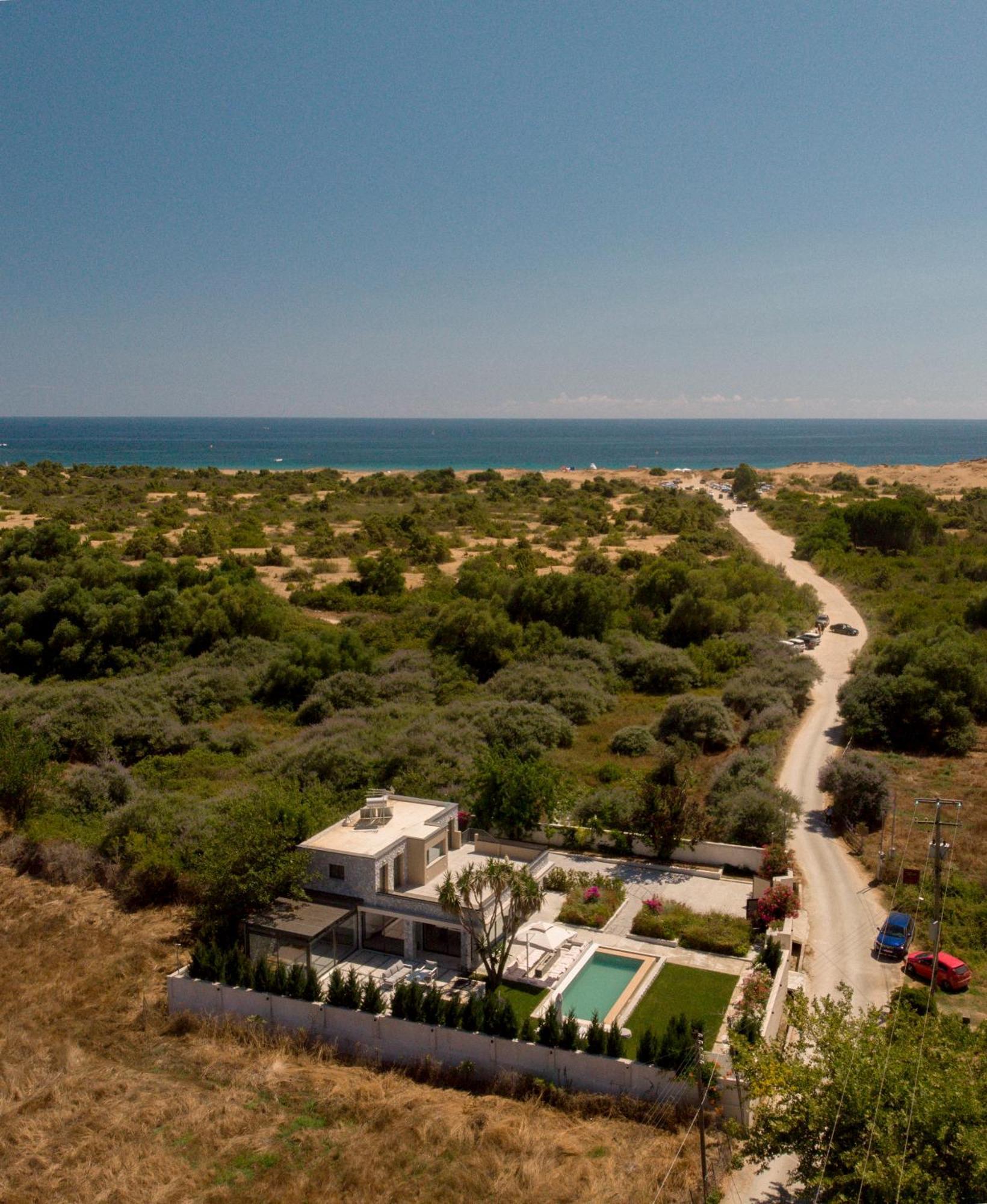 Villa Flamingo - 4 Bedrooms - Private Pool - Next To Renowned Issos Beach & Lake Korission Línia Exteriör bild